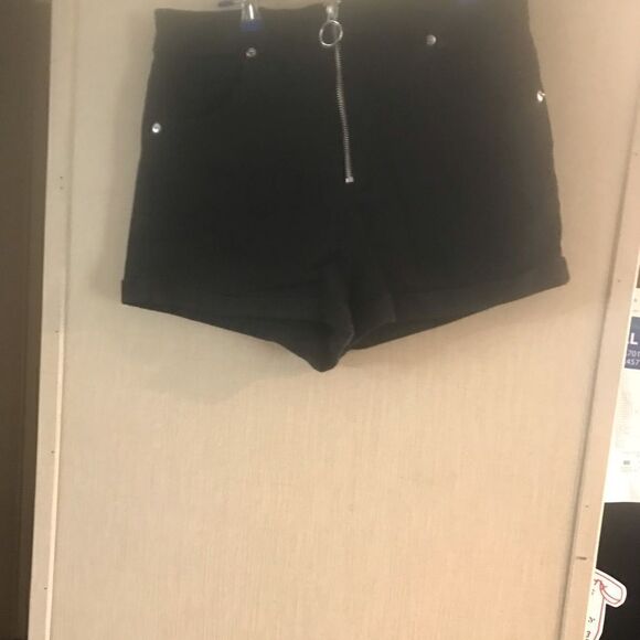 Forever 21 black short shorts size medium two pockets and zipper Women’s - Picture 14 of 14